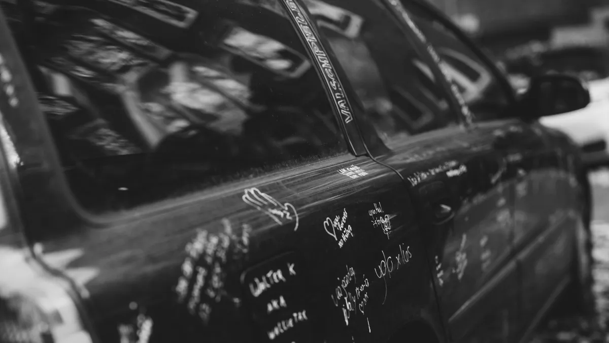 Rongálás vétség elkövetése miatt körözik a miskolci férfit