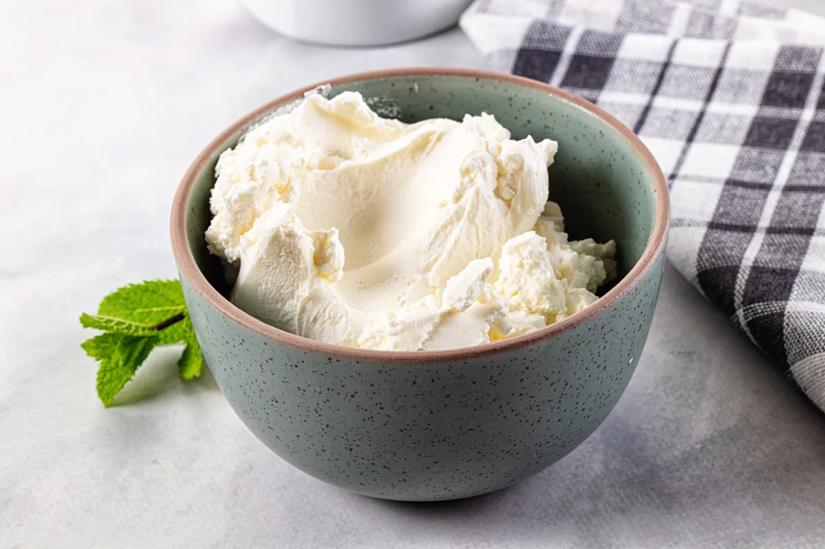 Házi mascarpone a vegán tiramisu recepthez.