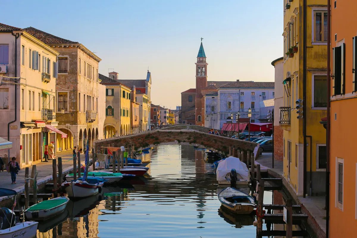 A Velencei-lagúna déli csücskében alálható Chioggia település. 