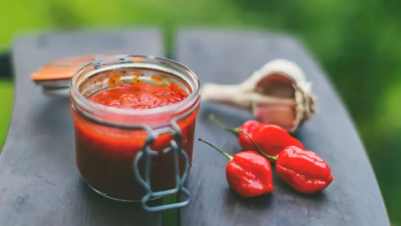Vajon miben rejlik az aranyérmes hazai chiliszósz titka? A gasztroguruk utánajártak