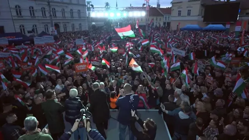 Orbán Viktor országjárása: íme a miskolci végeláthatatlan tömeg