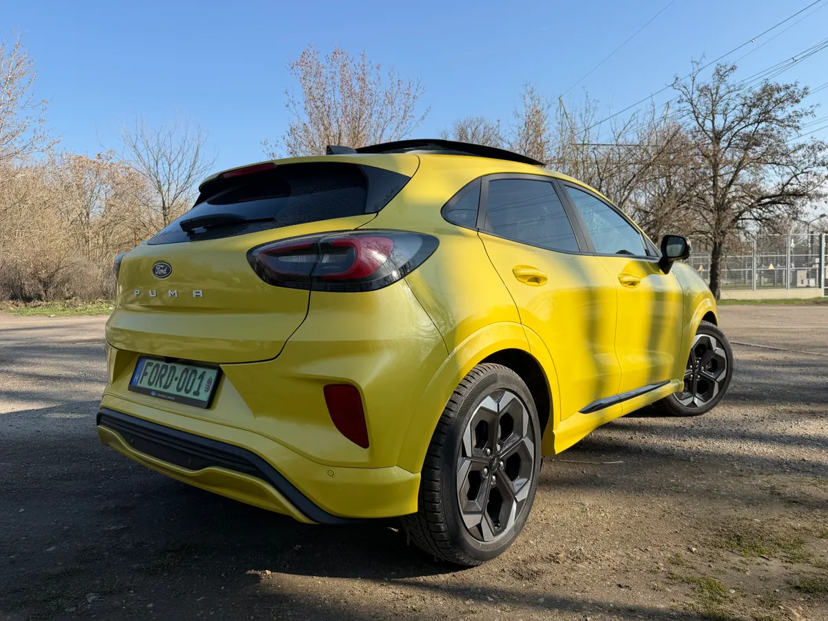Ford Puma Gen-E teszt: egy kép az autó hátsó részéről.