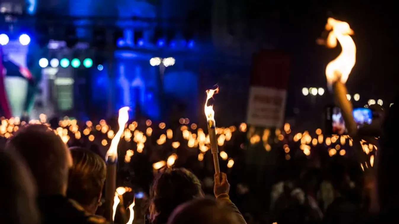 "Csordultig a Kossuth tér, elég szép a látvány" - elképesztő videók a kaposvári Békemenetről