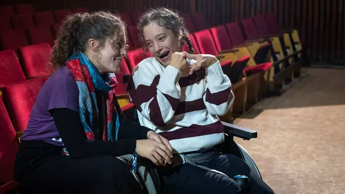 Meséket ír Timi, a sztrókos tinilány