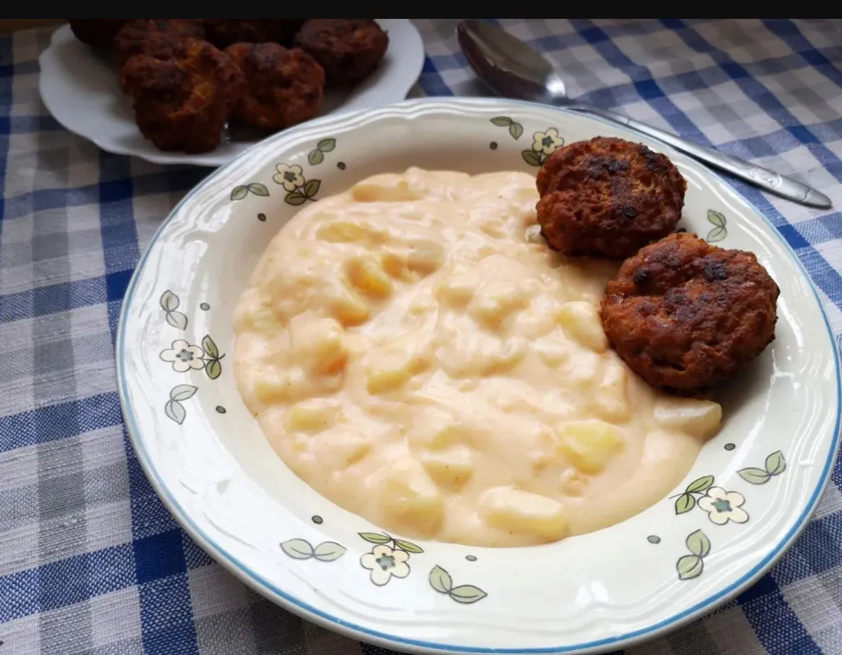 Tökéletes krumplifőzelék fasírttal tányéron