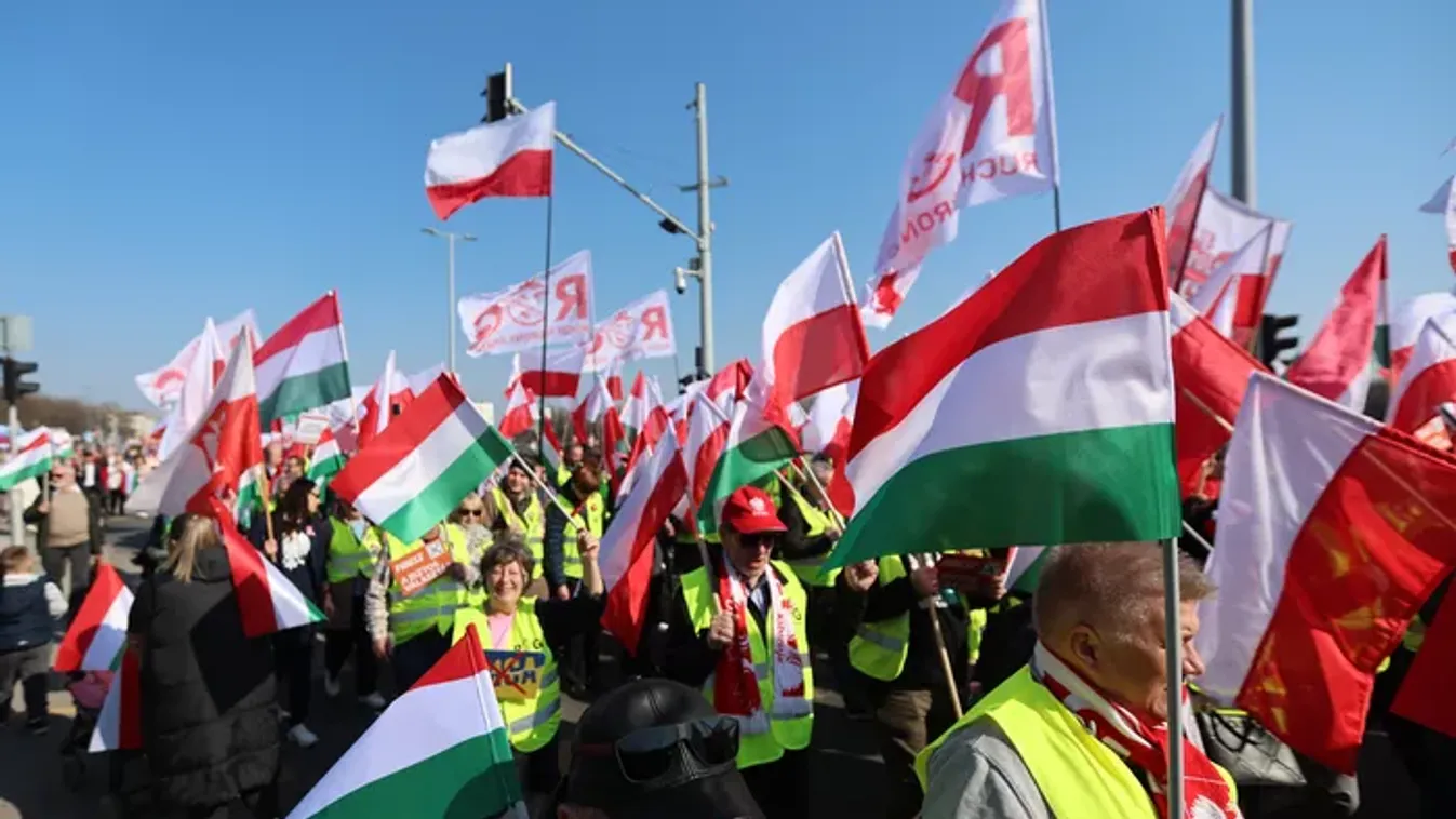 „A hazánkért, a békéért és a jólétért itt kell, hogy legyek” - rengetegen gyűltek össze a Békemenetre