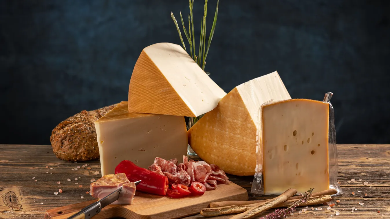 Kézműves sajt szépen tálalva.