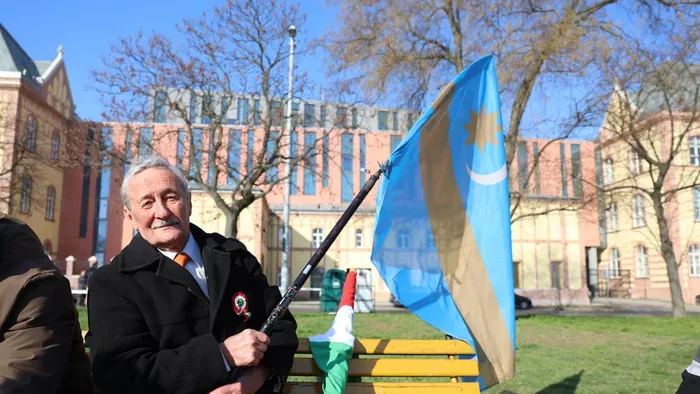 "Egy csepp vagyok a magyar tengerben, de erre büszke vagyok!" - Székelyföldről is rengeteg magyar család érkezett a Békemenetre