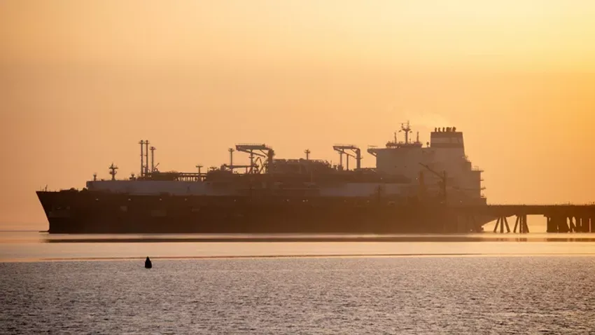 Olajszállító tartályhajókat támadott meg Irán, egekbe szökhet az olaj ára