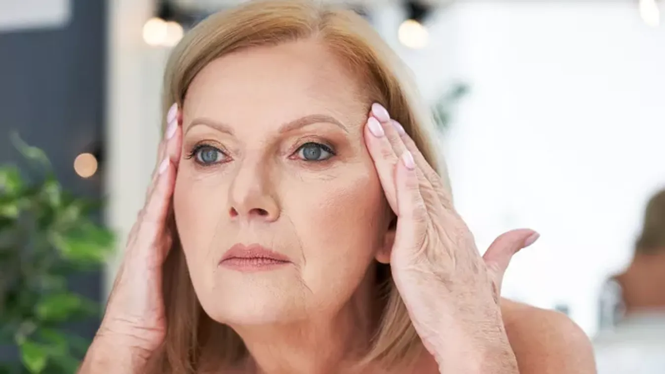 Erős fedés, ragyogó, sima bőr 50 felett? Ezek az alapozók a legjobbak érett bőrre