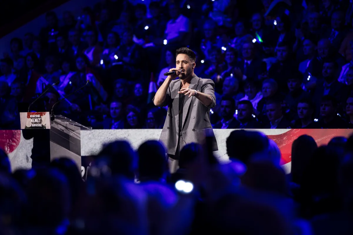 király viktor háborúellenes gyűlés