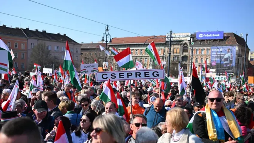 Hidegrázós felvételek: gyerekek, fiatalok, vidékiek, budapestiek a Békemeneten