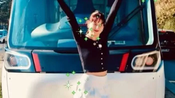 Hivatalosan is feleségül ment kedvenc villamosához egy nő