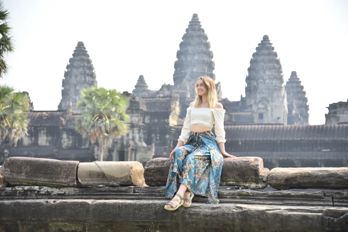 Sosem hagyja ki a helyi nevezetességeket: Kambodzsában, a világ legnagyobb vallási műemlékénél is járt