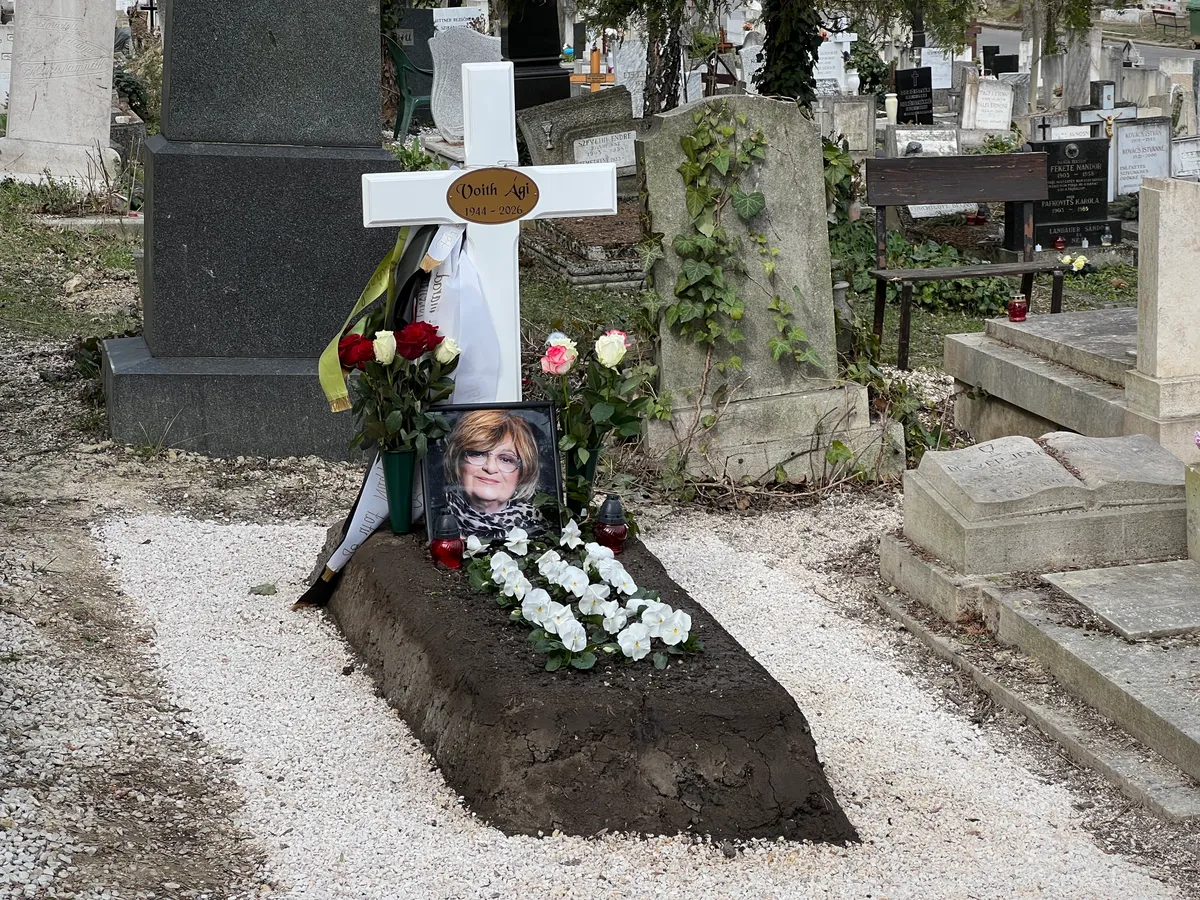  Voith Ági sírja 
 Szülinap