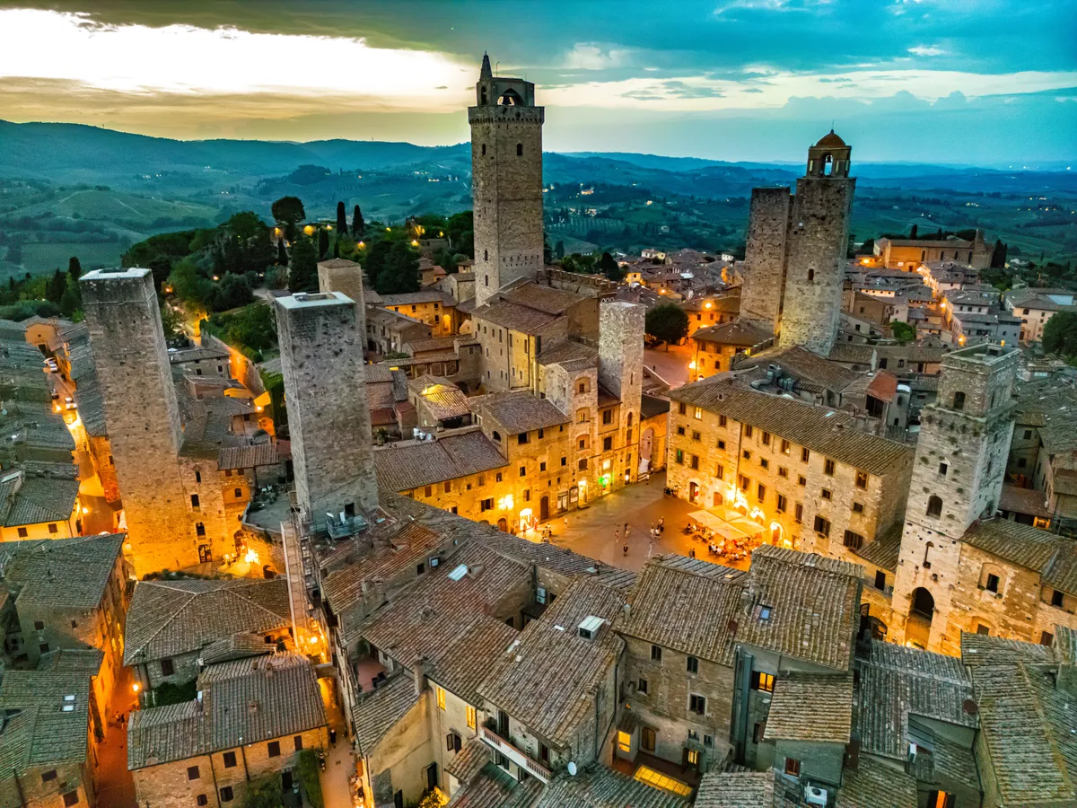 Európa legszebb óvárosai közé tartozik a felülnézetből látható San Gimignano. 