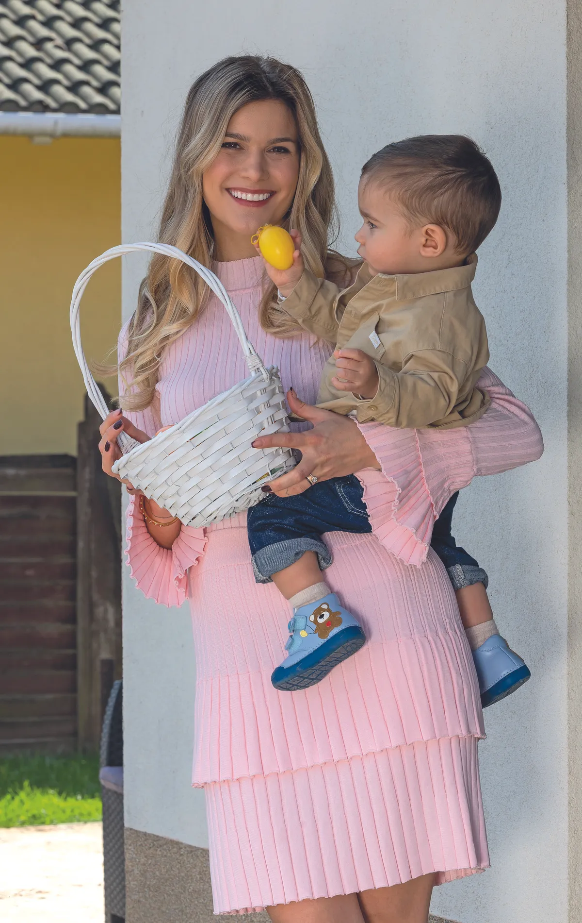 Weisz Fanni kisfiával húsvétot várva