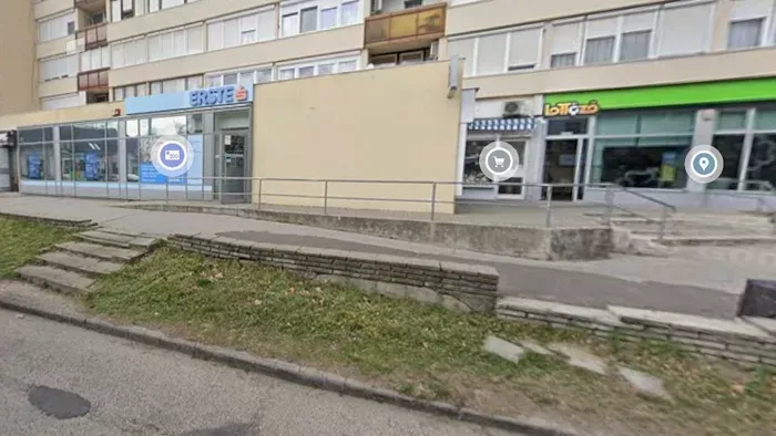 Rohantak a tűzoltók: beszorult egy ember a gödöllői bankba