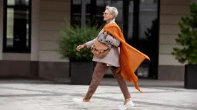 Kényelmesen, mégis nőiesen 50 felett is – Ezeket a darabokat vedd elő tavasszal a gardróbodból