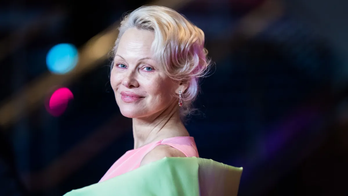 Összejöhet Pamela Anderson és Tom Cruise?