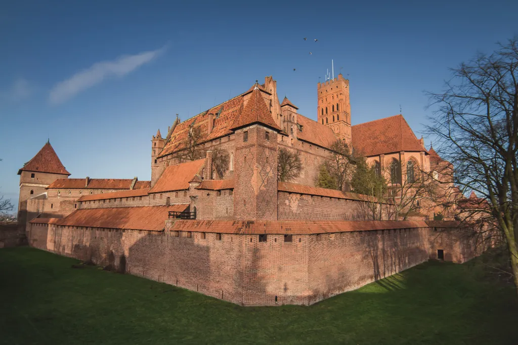 Malbork várának Felső-vára, amely a lovagrend vezetőinek lakhelye volt, dél felől. 