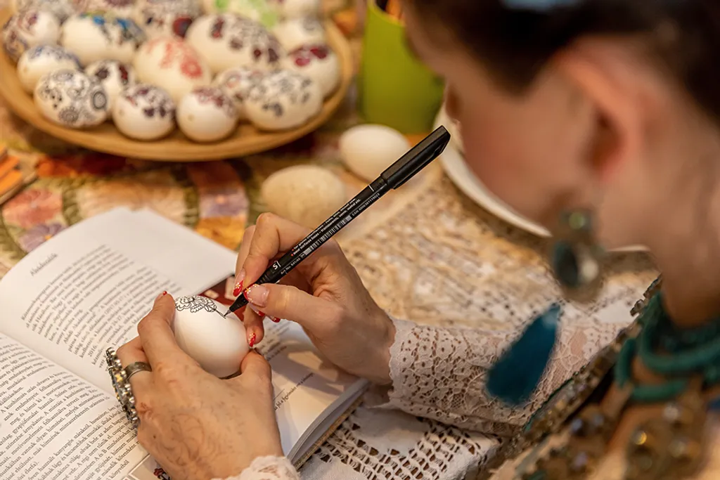 202204 Budapest 
Németh Hajnal "Auróra" ipar- és képzőművész, tojásfestés.
fotó: Markovics Gábor (MG)
Ripost