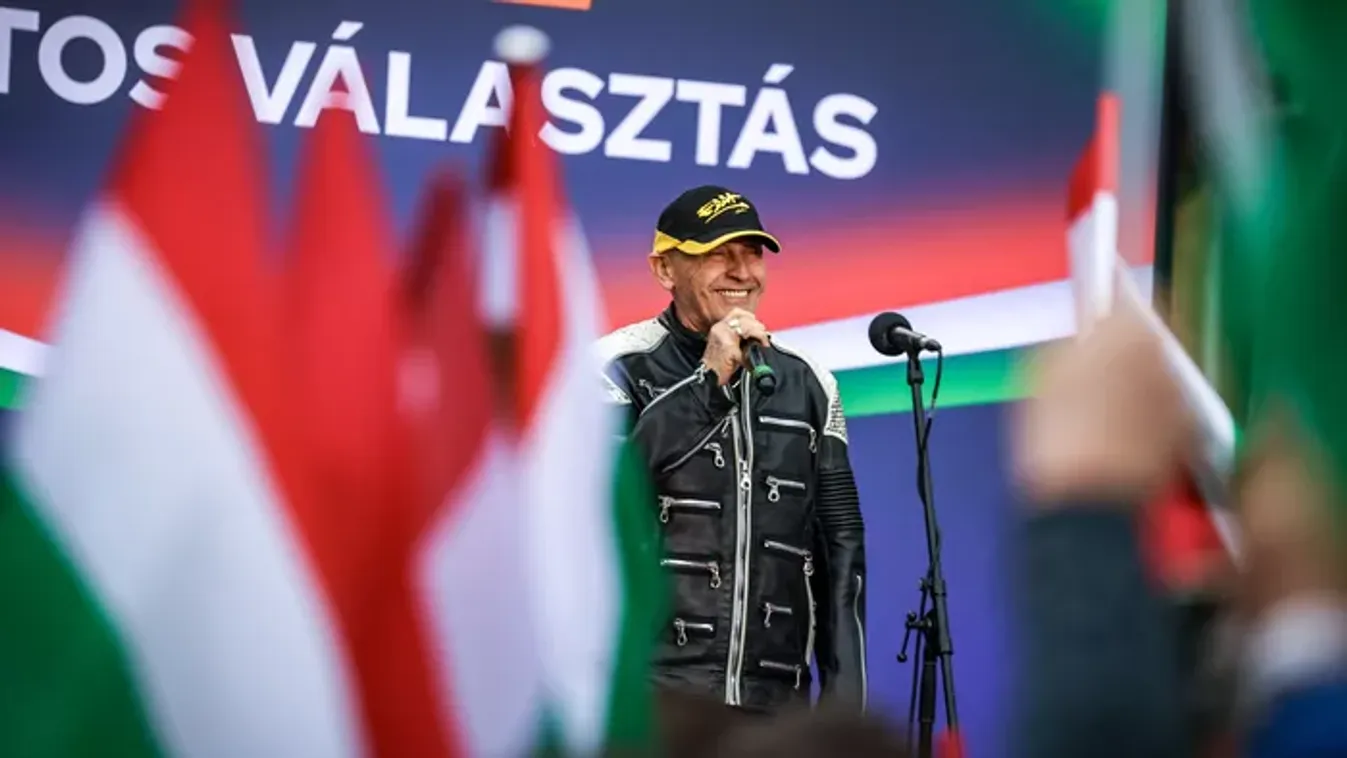 Felejthetetlen pillanatok: Pataky Attila ismét hatalmas tömeg előtt lépett fel Orbán Viktor országjárásán