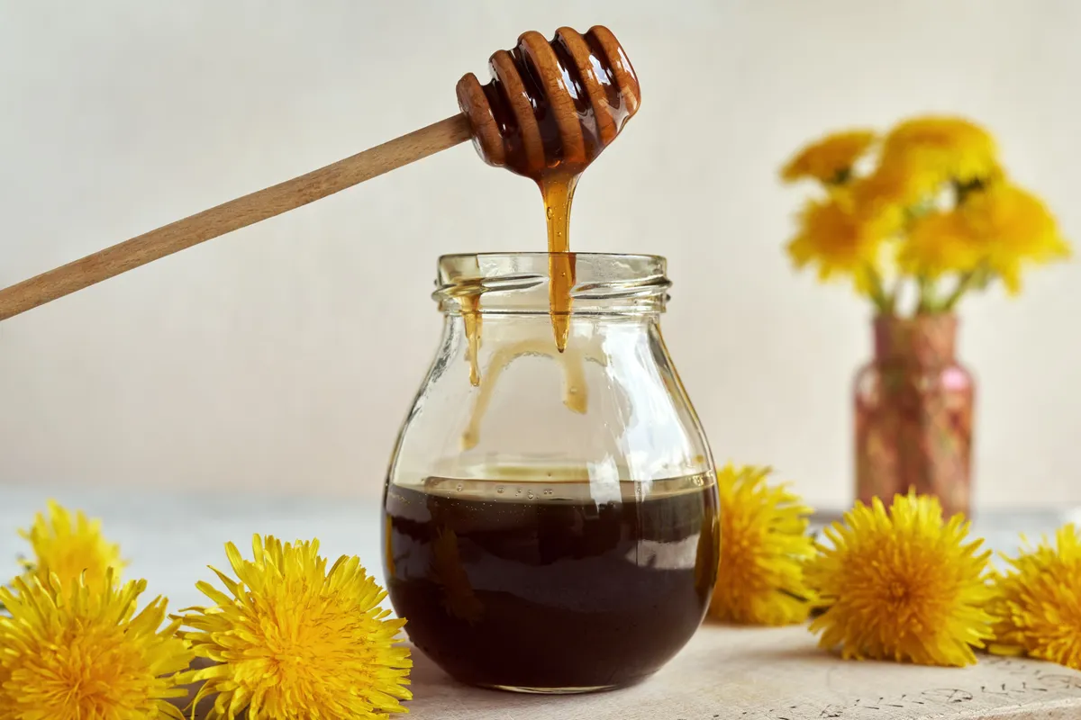 Pitypangszirup üvegcsuporban