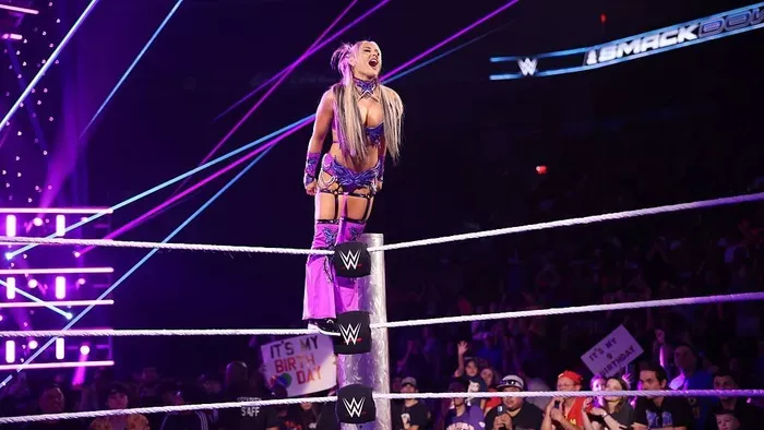 Az arénában rakta ki a ciciket a bevállalós bunyóslány