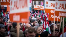 „Indul az Egri Békemenet” – nem hiszed el, ki van ott a tömegben Orbán Viktor országjárásának következő állomásán