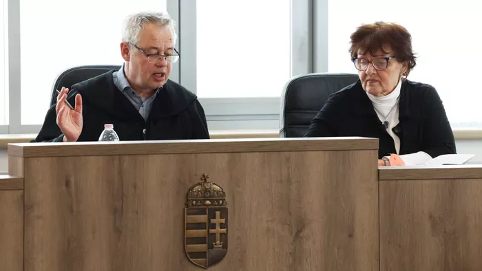 Miért nyúlt vasvillához a tömegverekedés vádlottja?