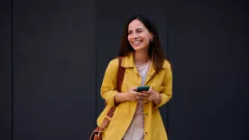 A sárga szín, ami fiatalít: így viseld tavasszal 50 felett, ha ragyogó megjelenésre vágysz