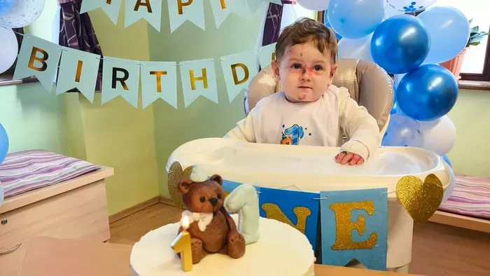 Egy éves lett a pillangóbőrrel küzdő Soma, igazi hős