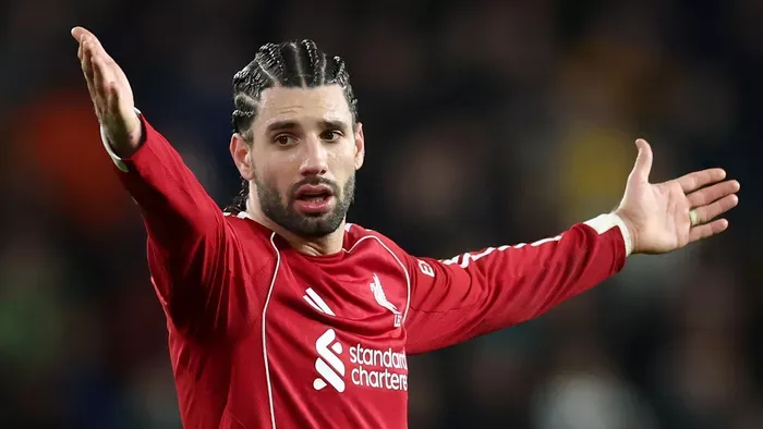 Szoboszlait mélyütés fenyegeti a Liverpool új edzőjétől