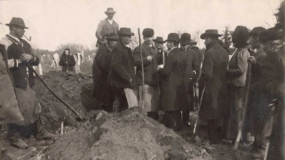 Képeken a szatmári tűzkatasztrófa: 312 ember halt meg a táncos mulatságon - Galéria