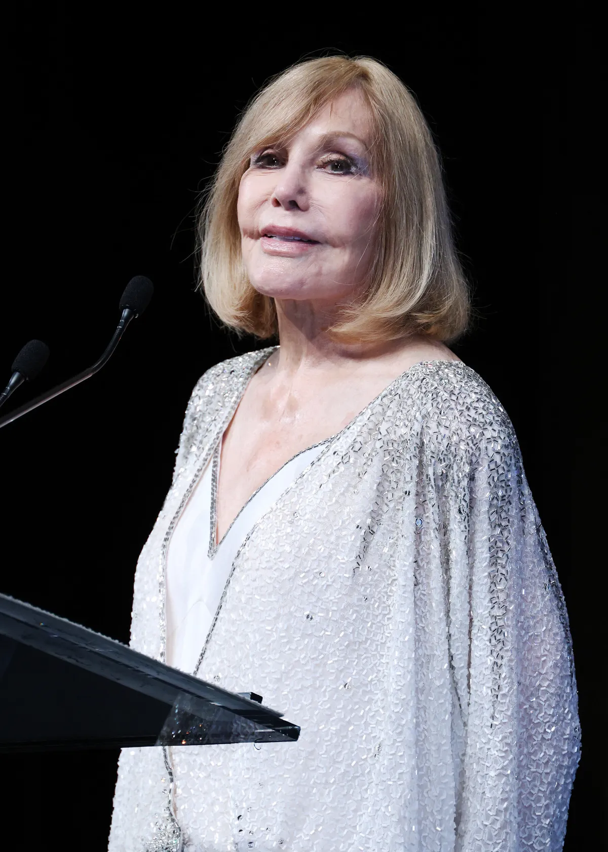 A Scandalous! című film Kim Novak és Sammy Davis Jr. románcát dolgozza fel