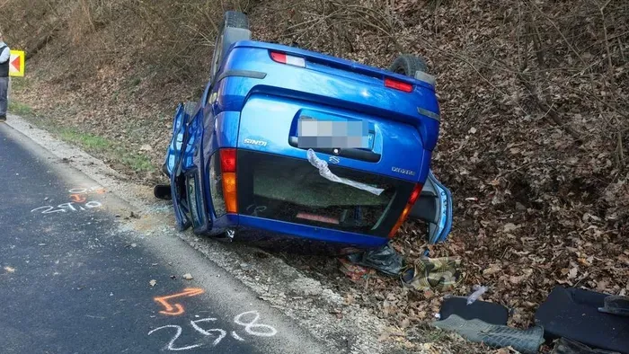 Nyugdíjas borult kocsival Egernél – felháborító, mi történt