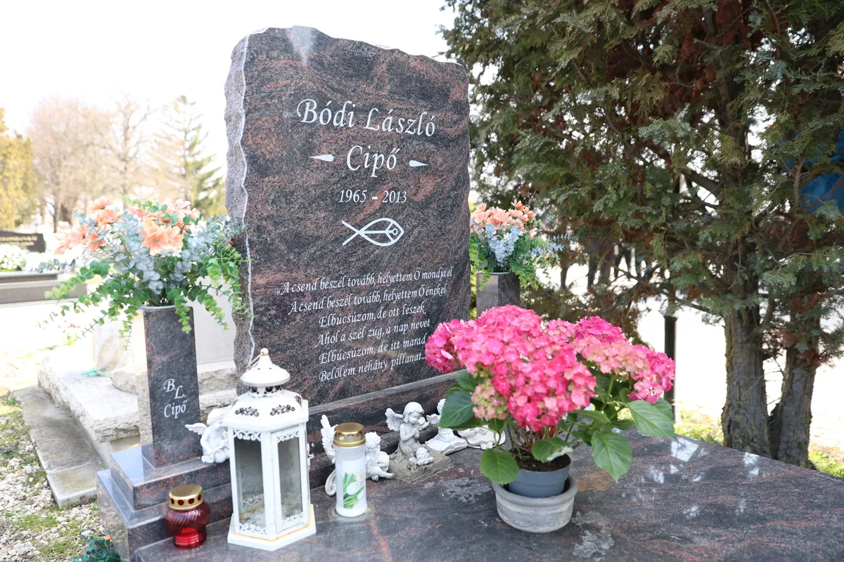 Bódi László sírja a Kistarcsai temetőben található