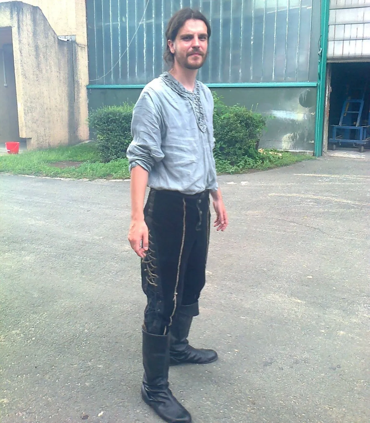 köztemető sírokat gondoz