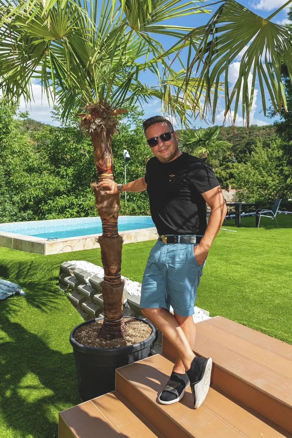 L.L. Junior több, mint félmilliós szettben érkezett egy eseményre.