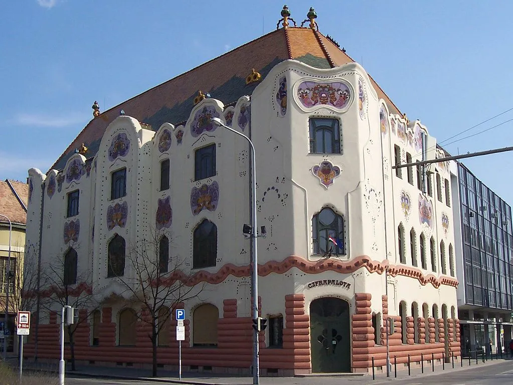 A kecskemét Cifrapalota az egyik legszebb magyar szecessziós épület. 
