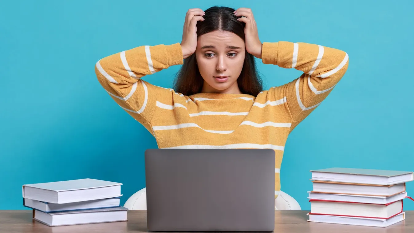 Helyesírási kvíz, amin egy okos lány is töri a fejét.