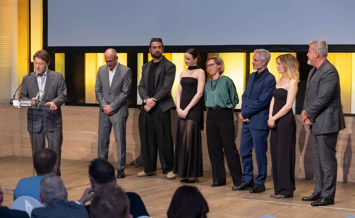 A Hunyadi sorozat stábjának képviselői és az esten megjelent színészek. 