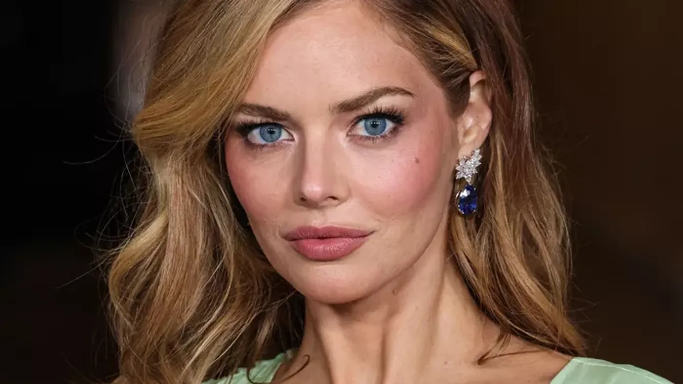 Várandósan villantott a horrorkirálynő, Samara Weaving bámulatosan néz ki