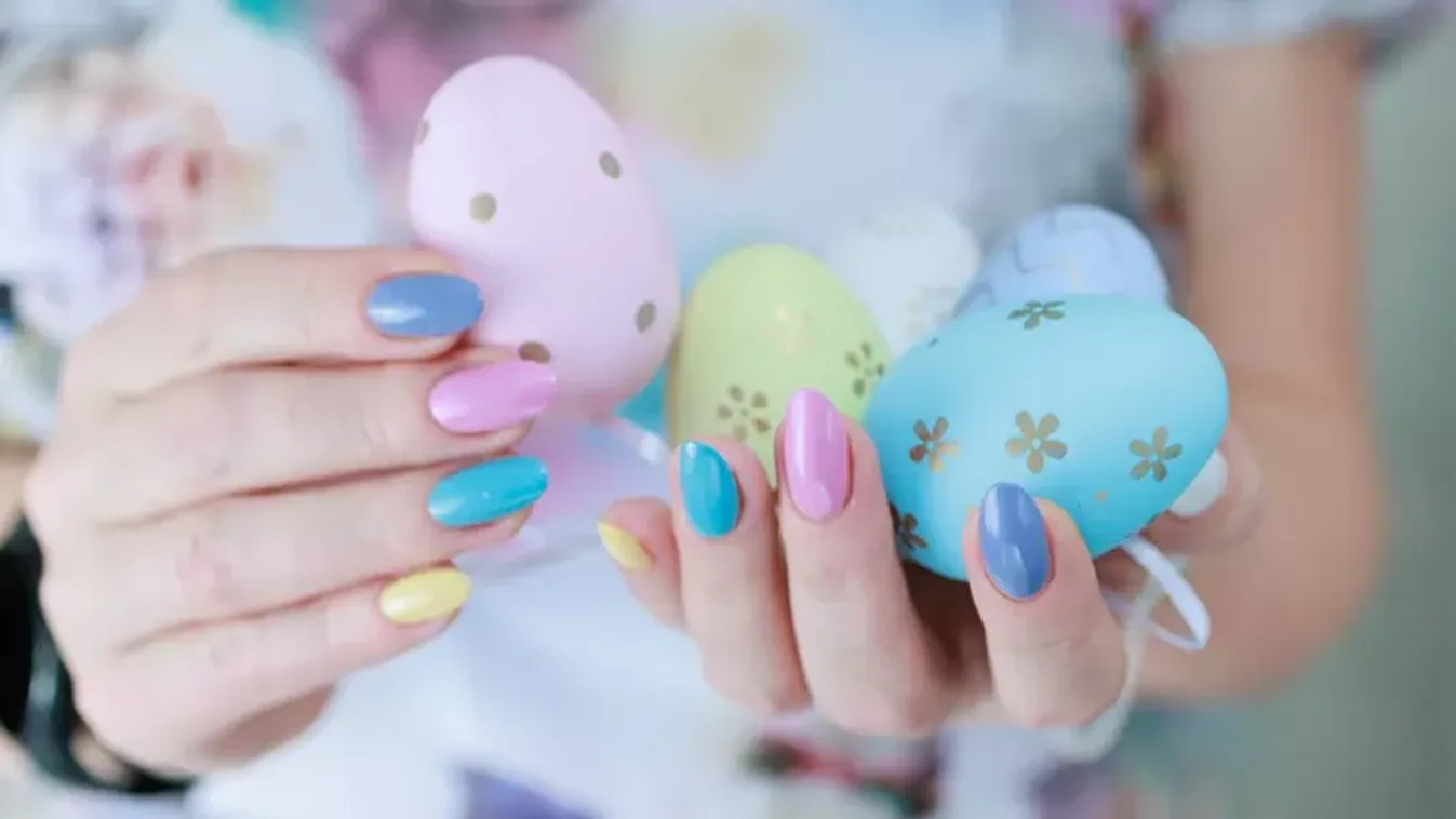 Ha valami igazán különlegesre vágysz: a manikűrös szerint ezek idén a legnagyobb húsvéti körömtrendek