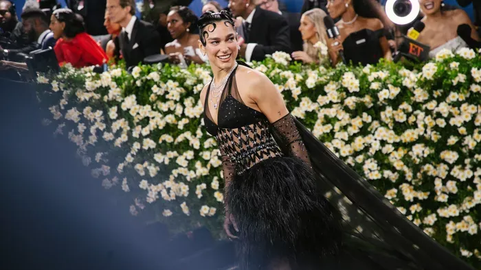 Dua Lipa legfrissebb fotóitól neked is leesik az állad!