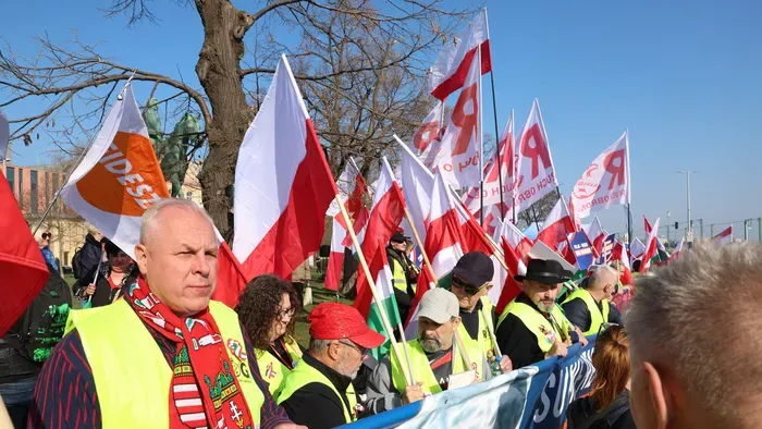 A valaha volt legnagyobb Békemenet: 2 órával az indulás előtt már tömeg a téren