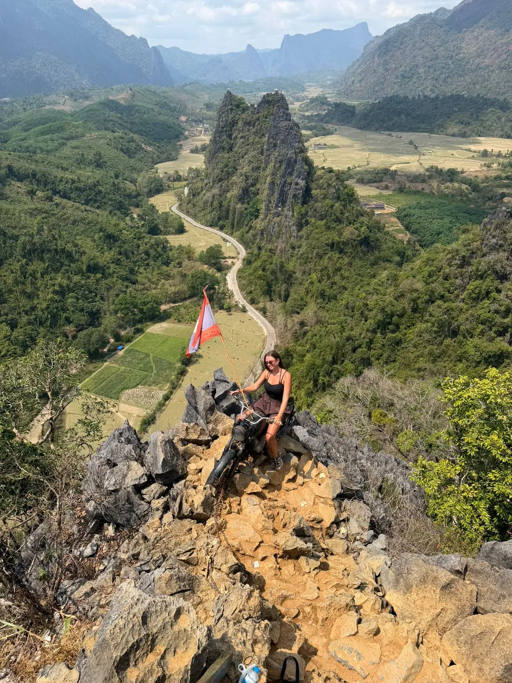 A Laoszi Vang Vieng-ben található népszerű Nam Xay kilátó, ahonnan elképesztő panoráma tárul az ember szeme elé. 