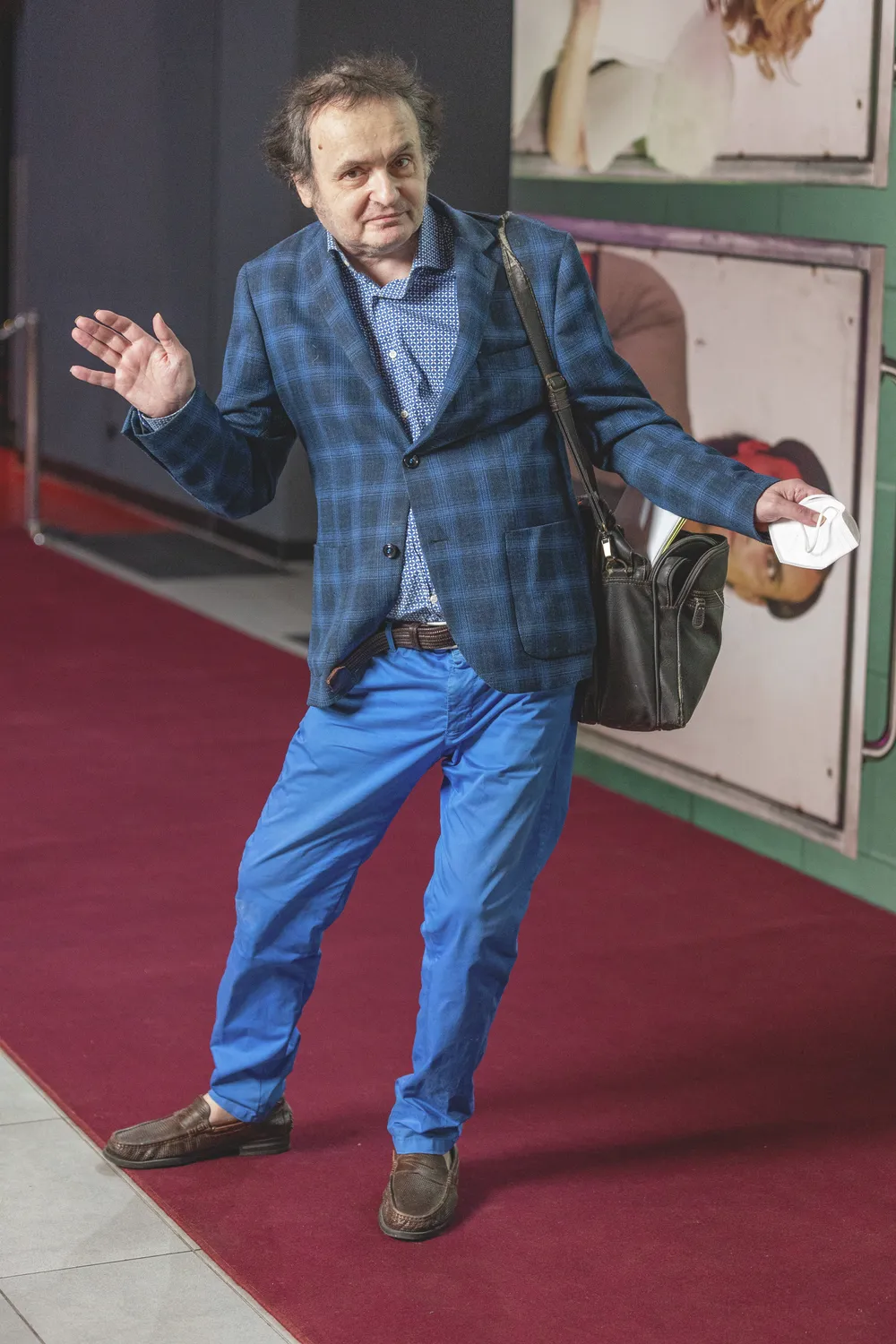 Galla Miklós rosszul lett és tárcsázta a segélyhívót.