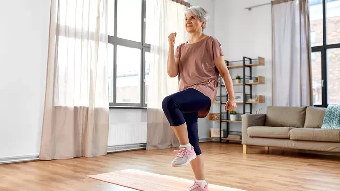 Egyszerű otthoni gyakorlatsor a lábak erősítéséhez